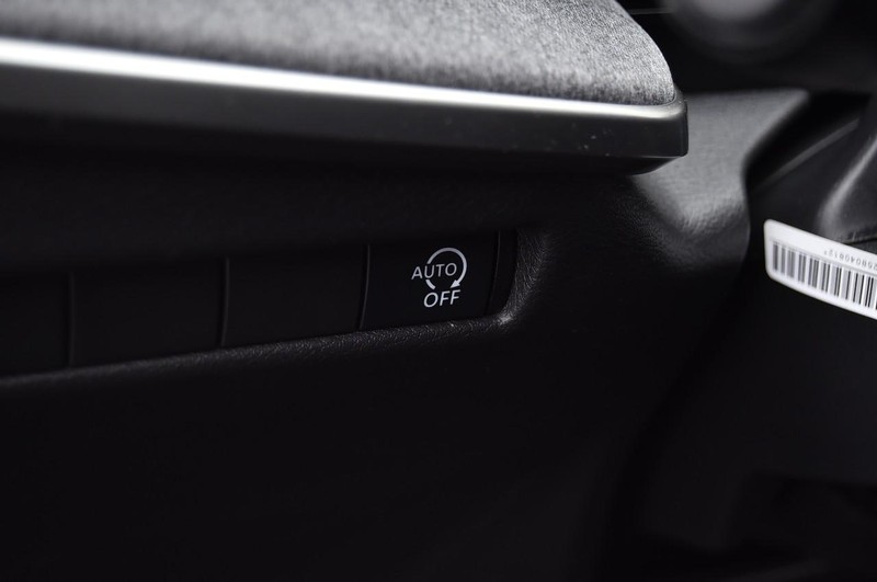 Nissan Kicks Vehicle Image 11