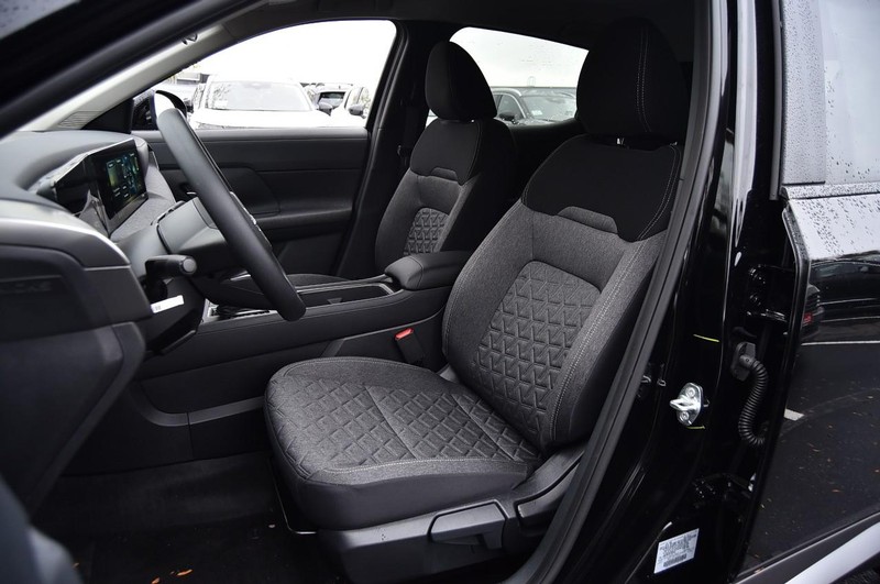 Nissan Kicks Vehicle Image 21