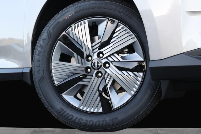 Nissan Murano Vehicle Full-screen Gallery Image 3