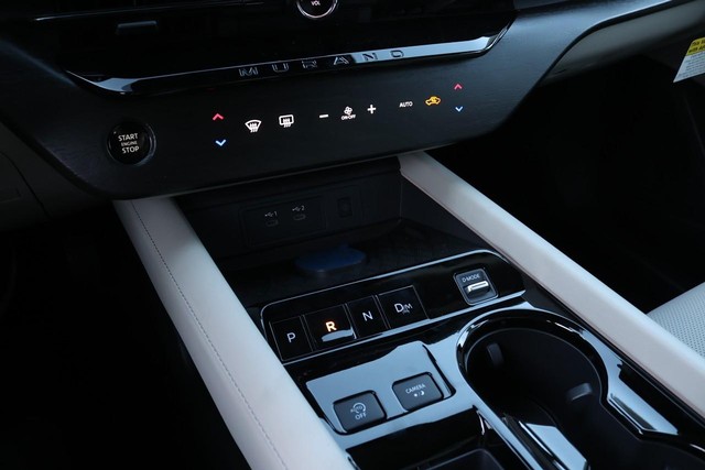 Nissan Murano Vehicle Full-screen Gallery Image 12