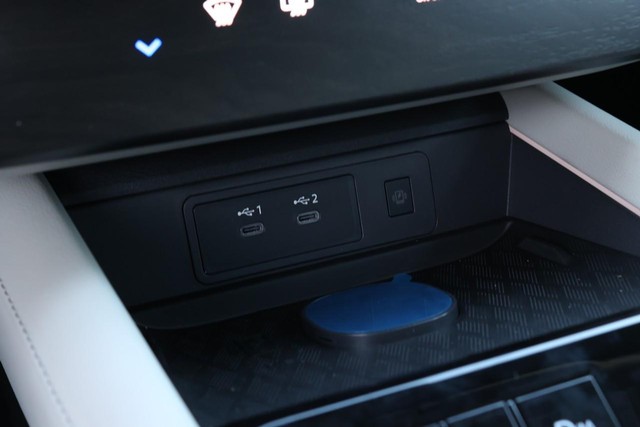 Nissan Murano Vehicle Full-screen Gallery Image 13