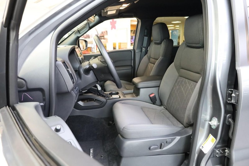 Nissan Frontier Vehicle Image 08