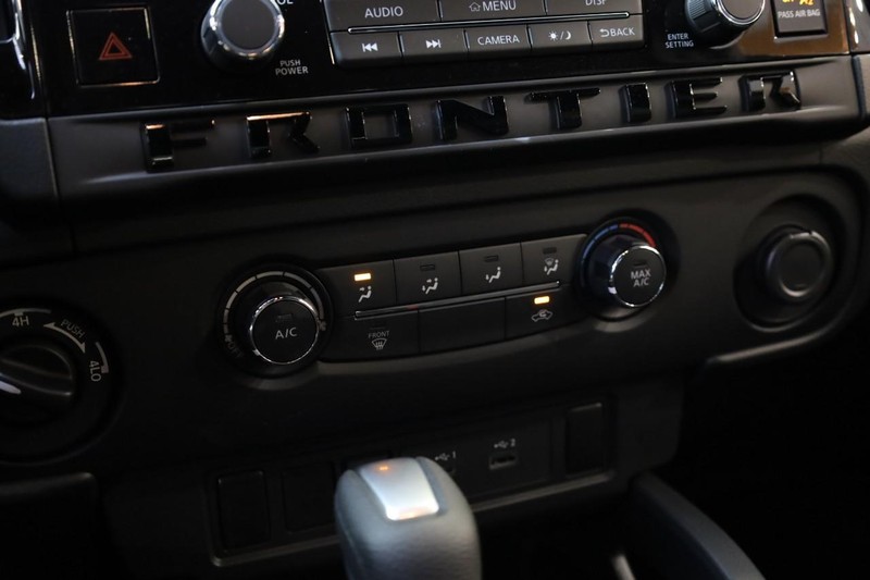 Nissan Frontier Vehicle Image 12