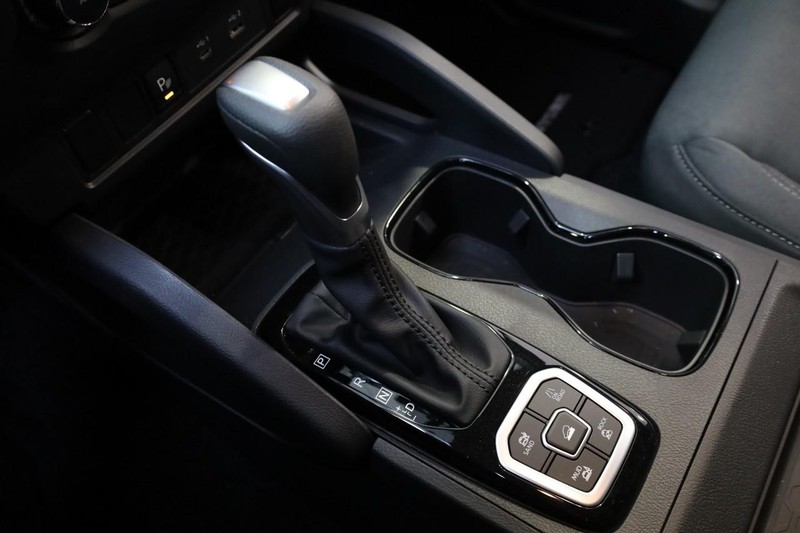 Nissan Frontier Vehicle Image 15