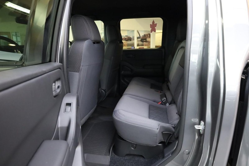 Nissan Frontier Vehicle Image 20