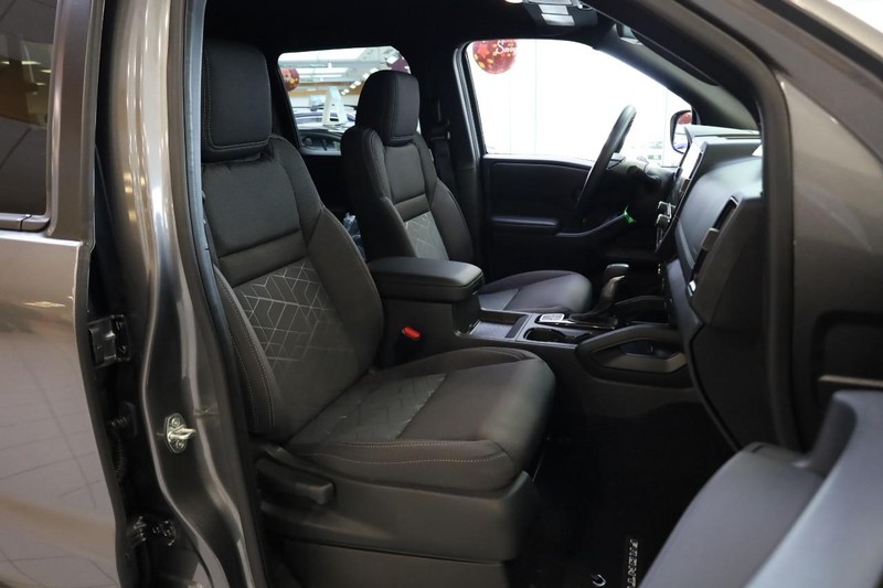 Nissan Frontier Vehicle Image 24