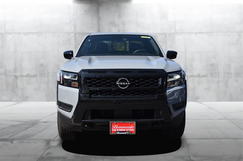 Nissan Frontier Vehicle Full-screen Gallery Image 4