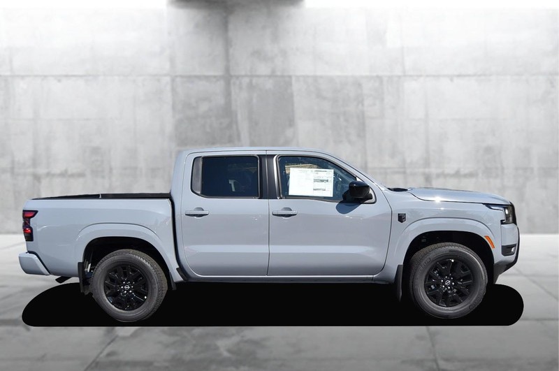 Nissan Frontier Vehicle Full-screen Gallery Image 5