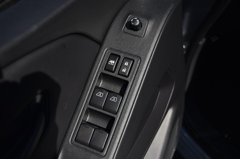 Nissan Frontier Vehicle Full-screen Gallery Image 10