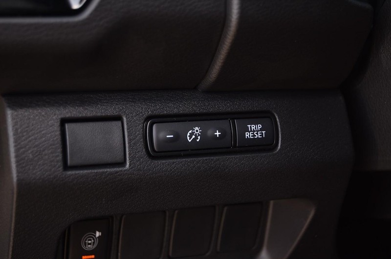 Nissan Frontier Vehicle Full-screen Gallery Image 12