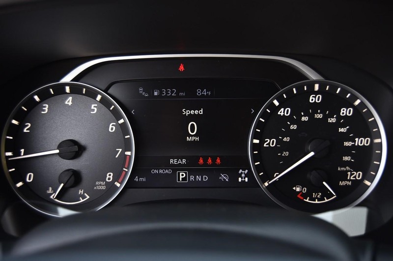 Nissan Frontier Vehicle Full-screen Gallery Image 14