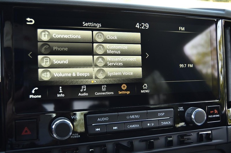 Nissan Frontier Vehicle Full-screen Gallery Image 16