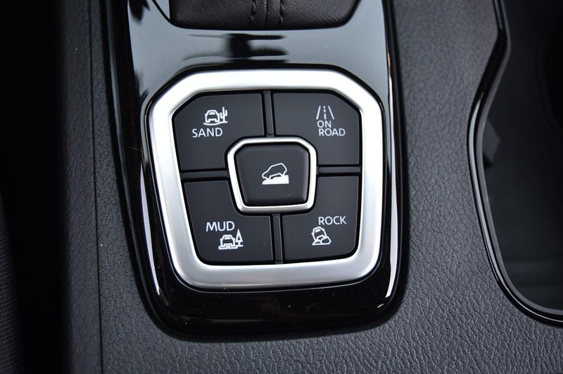 Nissan Frontier Vehicle Full-screen Gallery Image 19