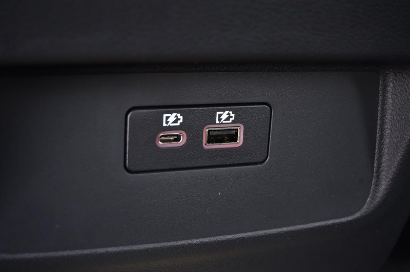 Nissan Frontier Vehicle Full-screen Gallery Image 25