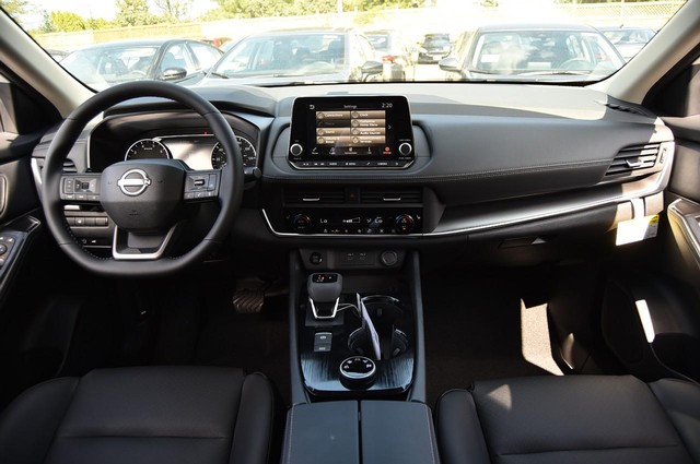 Nissan Rogue Vehicle Image 08