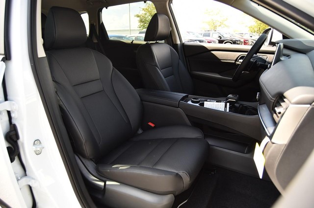 Nissan Rogue Vehicle Image 20