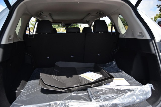 Nissan Rogue Vehicle Image 25