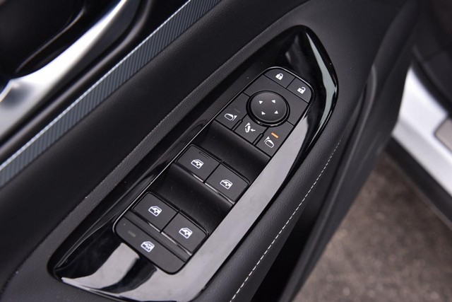 Nissan Murano Vehicle Full-screen Gallery Image 9