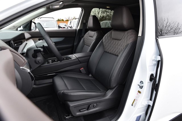 Nissan Murano Vehicle Full-screen Gallery Image 24