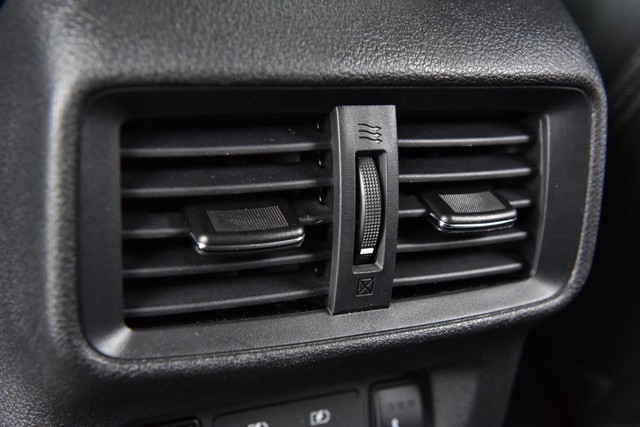 Nissan Murano Vehicle Full-screen Gallery Image 28