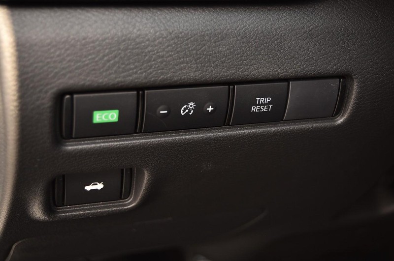 Nissan Sentra Vehicle Image 11