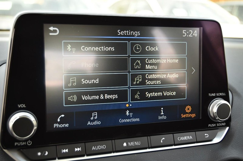 Nissan Sentra Vehicle Image 14