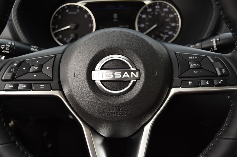 Nissan Sentra Vehicle Image 18