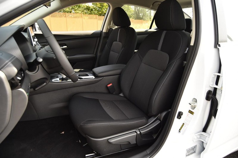 Nissan Sentra Vehicle Image 19