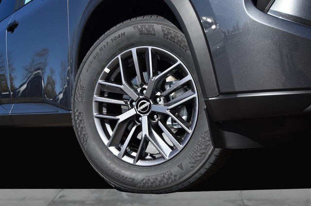 Nissan Rogue Vehicle Image 03