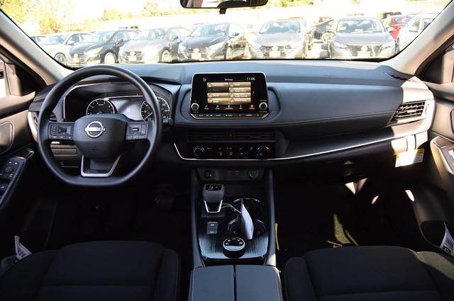 Nissan Rogue Vehicle Image 08