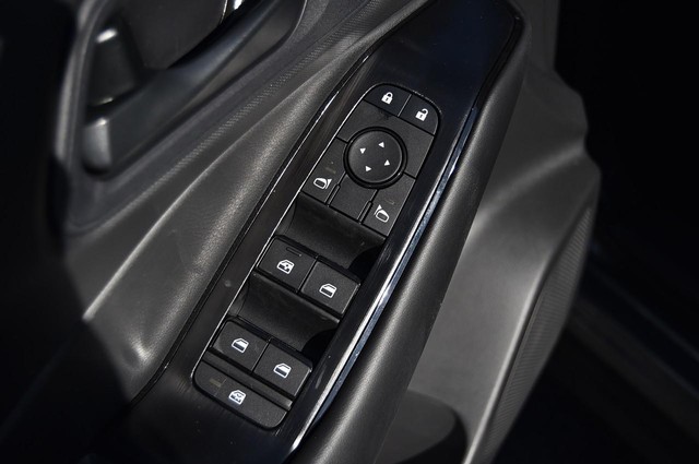 Nissan Rogue Vehicle Image 09