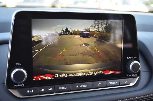 Nissan Rogue Vehicle Image 13