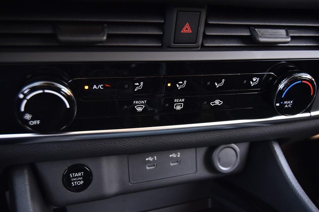 Nissan Rogue Vehicle Image 15