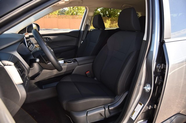 Nissan Rogue Vehicle Image 19