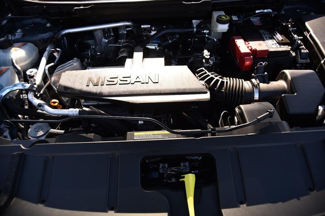 Nissan Rogue Vehicle Image 24