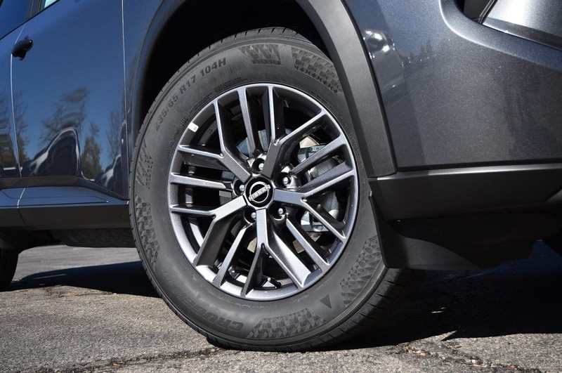 Nissan Rogue Vehicle Image 03