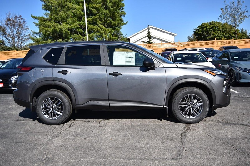 Nissan Rogue Vehicle Image 05