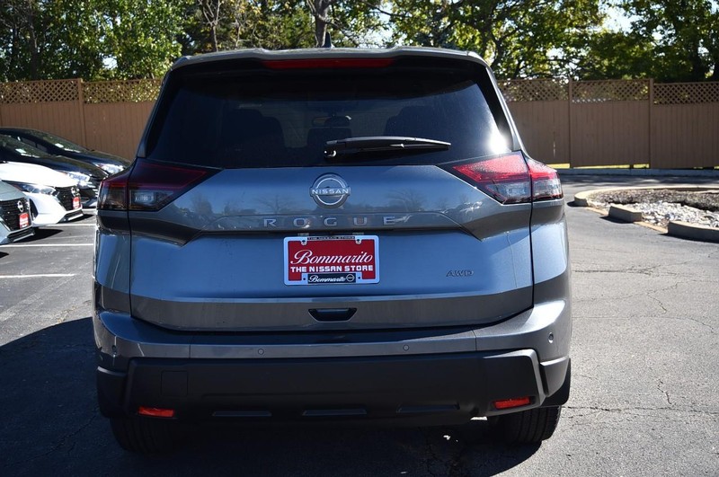 Nissan Rogue Vehicle Image 06