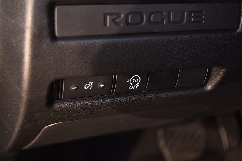 Nissan Rogue Vehicle Image 11