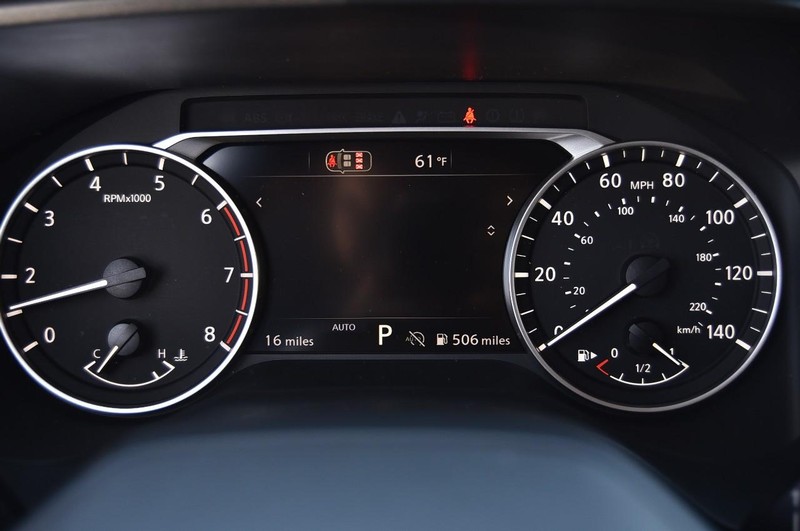 Nissan Rogue Vehicle Image 12