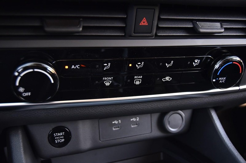 Nissan Rogue Vehicle Image 15