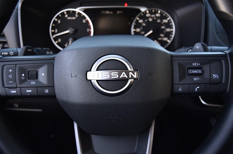 Nissan Rogue Vehicle Image 18