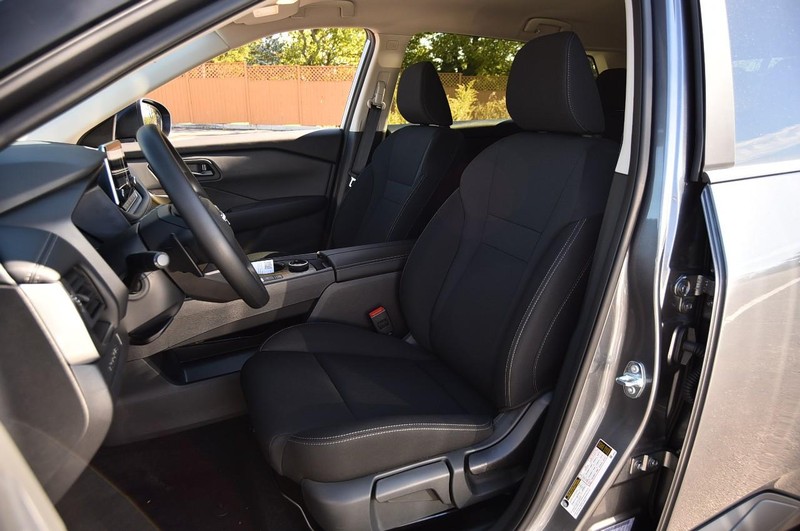 Nissan Rogue Vehicle Image 19