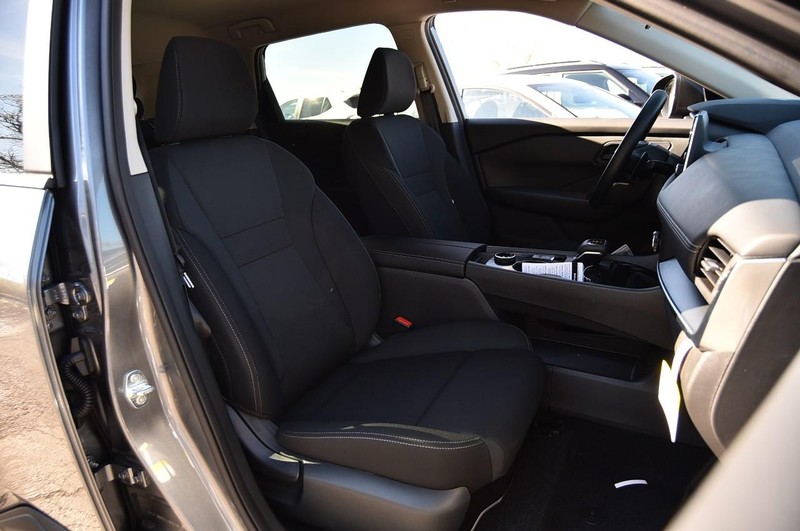 Nissan Rogue Vehicle Image 20