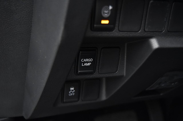 Nissan Frontier Vehicle Image 12