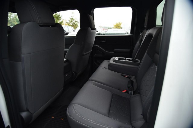 Nissan Frontier Vehicle Image 23