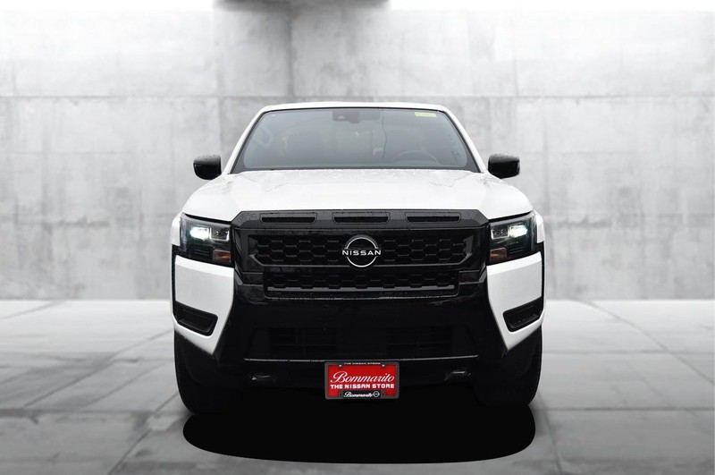 Nissan Frontier Vehicle Full-screen Gallery Image 4