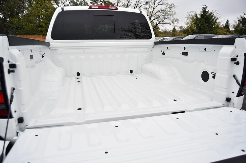 Nissan Frontier Vehicle Full-screen Gallery Image 7