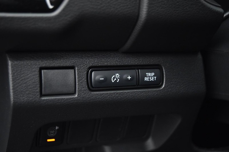 Nissan Frontier Vehicle Full-screen Gallery Image 12