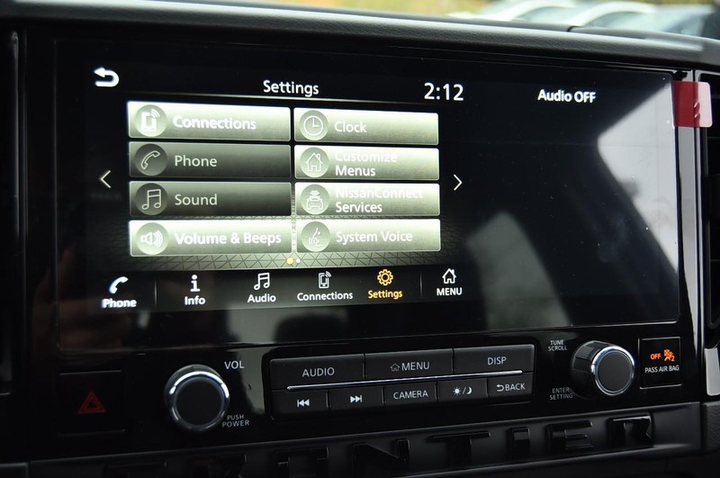 Nissan Frontier Vehicle Full-screen Gallery Image 16